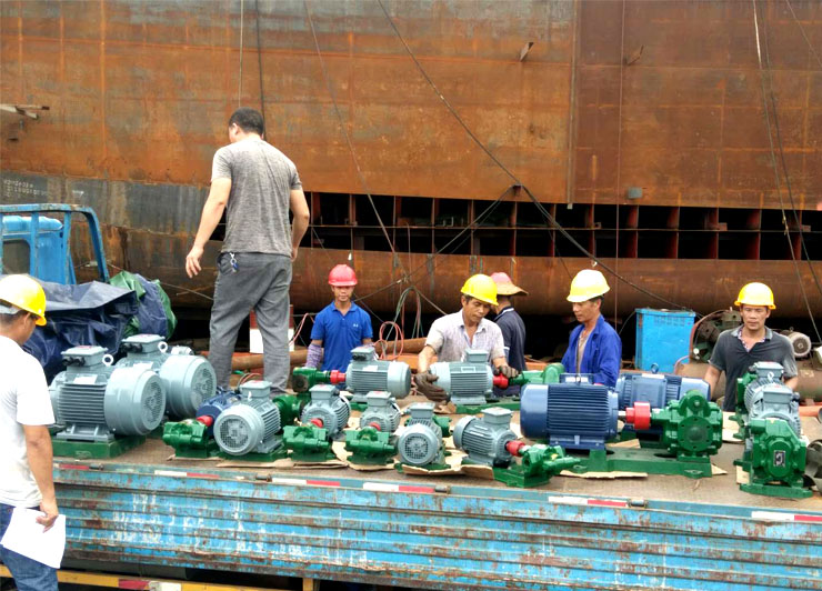 東莞市南祥造船3000T油輪船用油泵全部采用遠(yuǎn)東螺桿泵油泵和齒輪泵油泵 東莞市南祥造船3000T油輪船用油泵全部采用遠(yuǎn)東螺桿泵油泵和齒輪泵油泵