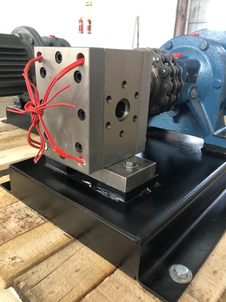 熔噴布計量泵 /熔噴布熔體計量泵100CC配套120螺桿擠出機 熔噴布計量泵 /熔噴布熔體計量泵100CC配套120螺桿擠出機